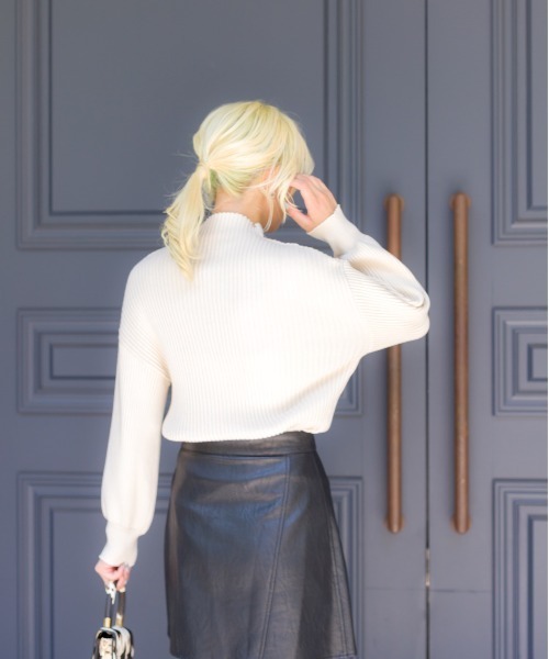 SpRay（スプレイ）の「ボリュームスリーブボトルネックニット（ニット/セーター・レディース・グリーン/アイボリー/イエロー/ブラウン/ピンクベージュ/グレー/レッド系その他/ブラック/ライトベージュ/パープル/ブルー・FREE）」の17枚目の写真