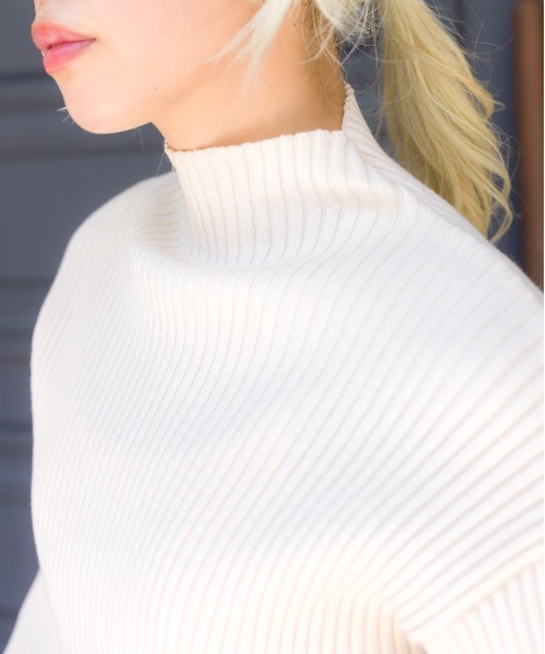 SpRay（スプレイ）の「ボリュームスリーブボトルネックニット（ニット/セーター・レディース・グリーン/アイボリー/イエロー/ブラウン/ピンクベージュ/グレー/レッド系その他/ブラック/ライトベージュ/パープル/ブルー・FREE）」の21枚目の写真