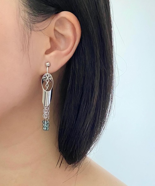 CERCA（チェルカ）の「【Le scale】メタル×ビーズの大ぶりアシンメトリーピアス（ピアス（両耳用）・レディース・ゴールド系/シルバー系/シルバー系2/ゴールド系2・FREE）」の5枚目の写真