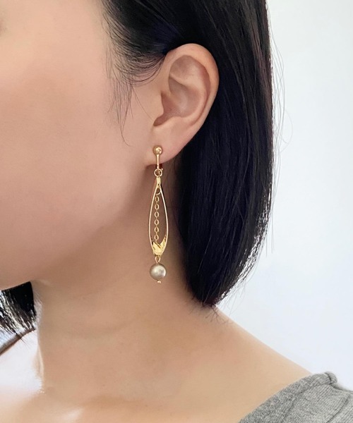 CERCA（チェルカ）の「【Le scale】メタル×ビーズの大ぶりアシンメトリーピアス（ピアス（両耳用）・レディース・ゴールド系/シルバー系/シルバー系2/ゴールド系2・FREE）」の8枚目の写真