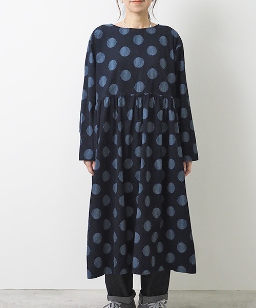 NARU FACTORY（ナルファクトリー）の「コーデュロイドットワンピース（ワンピース・レディース・ブラック系その他/キャメル/ネイビー・FREE）」の3枚目の写真