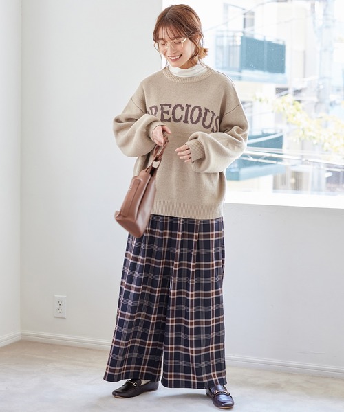 Viola e Viola(ヴィオラエヴィオラ)の「裏ファー美脚ワイドパンツ(その他パンツ・レディース・ブラック/ライトベージュ/モカ/ネイビー/グリーン系その他/ブラック系その他/ボルドー/ベージュ系その他/ライトグレー/グリーン/ブラウン/ブルー系その他/ブラウン系その他/ラベンダー・M/L/LL/3L/4L/5L)」の21枚目の写真