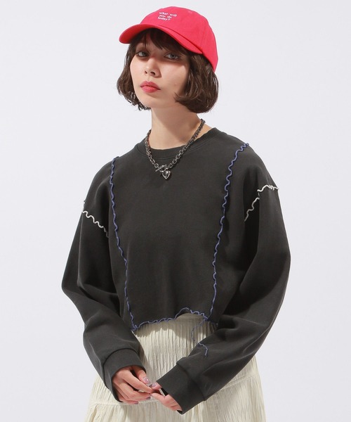 PAGEBOY(ページボーイ)の「カラフルメローショートスウェット(スウェット・レディース・ブラック/オフホワイト・FREE)」の2枚目の写真