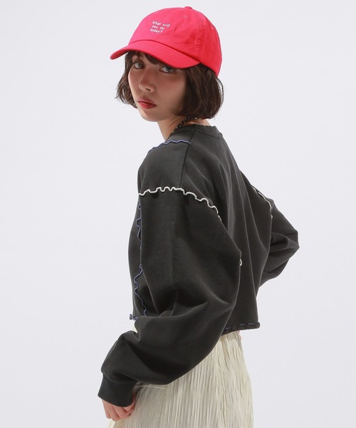 PAGEBOY(ページボーイ)の「カラフルメローショートスウェット(スウェット・レディース・ブラック/オフホワイト・FREE)」の7枚目の写真