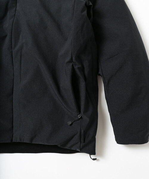 ALLIED FEATHER+DOWN（アライドフェザーダウン）の「【ALLIED FEATHER&DOWN / アライド フェザー&ダウン】Lounge Down Blouson（ダウンジャケット/コート・メンズ・ベージュ/ブラック・MEDIUM/LARGE/SMALL）」の13枚目の写真