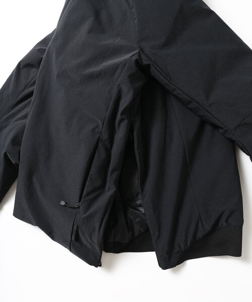 ALLIED FEATHER+DOWN（アライドフェザーダウン）の「【ALLIED FEATHER&DOWN / アライド フェザー&ダウン】Lounge Down Blouson（ダウンジャケット/コート・メンズ・ベージュ/ブラック・MEDIUM/LARGE/SMALL）」の15枚目の写真