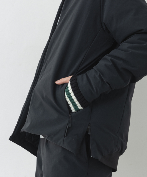 ALLIED FEATHER+DOWN（アライドフェザーダウン）の「【ALLIED FEATHER&DOWN / アライド フェザー&ダウン】Lounge Down Blouson（ダウンジャケット/コート・メンズ・ベージュ/ブラック・MEDIUM/LARGE/SMALL）」の22枚目の写真