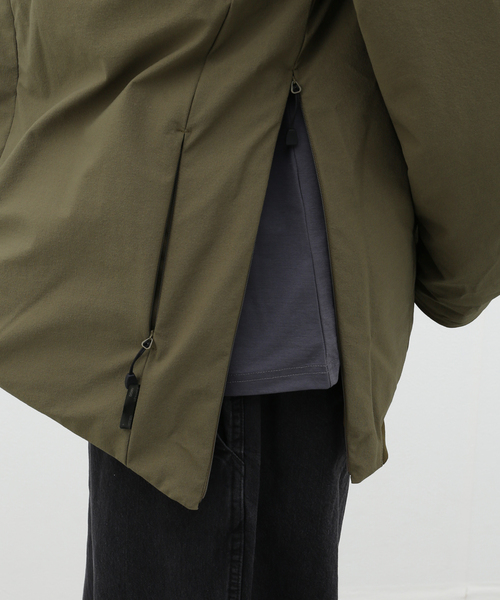 ALLIED FEATHER+DOWN（アライドフェザーダウン）の「【ALLIED FEATHER&DOWN / アライド フェザー&ダウン】Lounge Down Blouson（ダウンジャケット/コート・メンズ・ベージュ/ブラック・MEDIUM/LARGE/SMALL）」の3枚目の写真