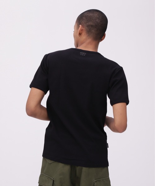 AVIREX（アヴィレックス）の「《DAILY/WEB限定》RIB SAME COLOR CREW NECK T-SHIRT / 同色プリント リブ 半袖 クルーネック Tシャツ デイリーウェア / AVIREX / アヴィレックス（Tシャツ/カットソー・メンズ・グレー/ブラック/ホワイト・L/S/XL/M）」の7枚目の写真