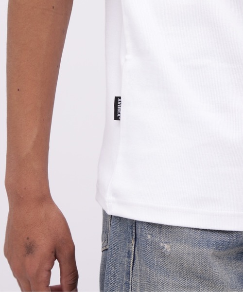 AVIREX（アヴィレックス）の「《DAILY/WEB限定》RIB SAME COLOR CREW NECK T-SHIRT / 同色プリント リブ 半袖 クルーネック Tシャツ デイリーウェア / AVIREX / アヴィレックス（Tシャツ/カットソー・メンズ・グレー/ブラック/ホワイト・L/S/XL/M）」の4枚目の写真