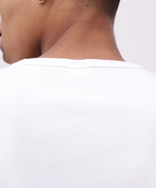 AVIREX（アヴィレックス）の「《DAILY/WEB限定》RIB SAME COLOR CREW NECK T-SHIRT / 同色プリント リブ 半袖 クルーネック Tシャツ デイリーウェア / AVIREX / アヴィレックス（Tシャツ/カットソー・メンズ・グレー/ブラック/ホワイト・L/S/XL/M）」の5枚目の写真