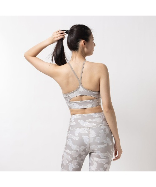 Reebok(リーボック)の「ID トレイン カモ ブラ / ID TRAIN CAMO BRA(スポーツブラ・レディース・グレー/ブラック・XX-LARGE/SMALL/MEDIUM/LARGE/X-SMALL/X-LARGE)」の4枚目の写真