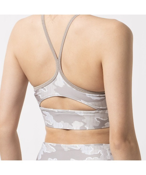 Reebok(リーボック)の「ID トレイン カモ ブラ / ID TRAIN CAMO BRA(スポーツブラ・レディース・グレー/ブラック・XX-LARGE/SMALL/MEDIUM/LARGE/X-SMALL/X-LARGE)」の6枚目の写真