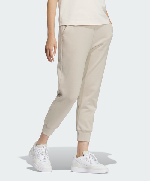 adidas(アディダス)の「エッセンシャルズ プラス スモールロゴ フレンチテリー テーパードパンツ / アディダス adidas(スウェットパンツ・レディース・ブラック/ベージュ/パープル/グリーン・MEDIUM/SMALL/X-LARGE/X-SMALL/XX-LARGE/LARGE)」の2枚目の写真