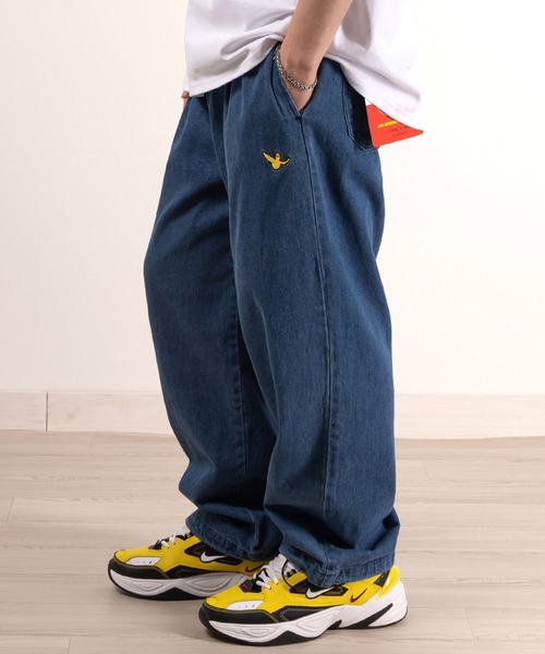 （What it isNt）ART BY MARKGONZALES（ワットイットイズント）の「【(What it isNt) ART BY MARK GONZALES/ワットイットイズント マークゴンザレス】ピスネーム付デニムスケーターパンツ/バギーパンツ/ウエストシャーリング（デニムパンツ・メンズ・ダークインディゴブルー/ブラック/ケミカルウォッシュ/ブラック系その他/ライトインディゴブルー・L/XL/M）」の16枚目の写真