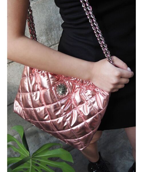 EVRIS（エヴリス）の「キルティングボリュームBAG（ショルダーバッグ・レディース・シルバー/ブラック/ピンク・FREE）」の2枚目の写真