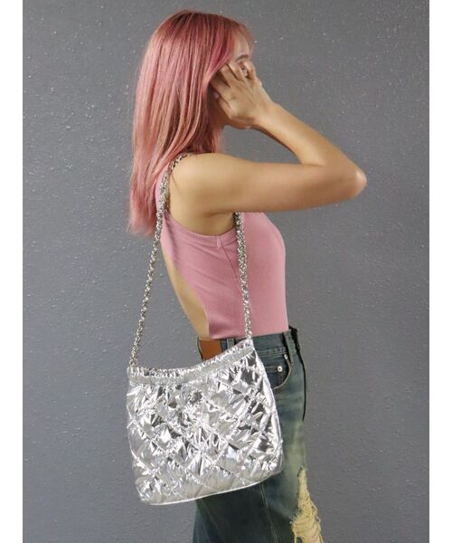 EVRIS（エヴリス）の「キルティングボリュームBAG（ショルダーバッグ・レディース・シルバー/ブラック/ピンク・FREE）」の4枚目の写真