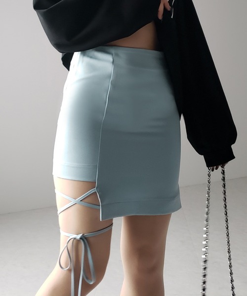 me+em select（ミームセレクト）の「【 ２color 】クロスストラップサイドリボンミニスカート ／ cross strap side ribbon mini skirt（スカート・レディース・ブルー/ブラック・MEDIUM/SMALL/LARGE）」の7枚目の写真