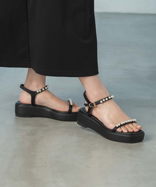 Gready Brilliant（グレディブリリアン）の「スクエアパールサンダル（サンダル・レディース・ブラック・38/37/36）」の18枚目の写真