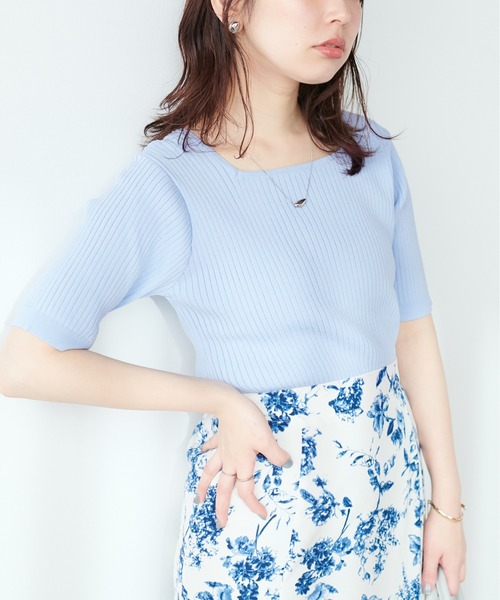 natural couture(ナチュラルクチュール)の「プチプラスクエアワイドリブニット(ニット/セーター・レディース・グレイッシュベージュ/ブラック/サックスブルー/アイボリー/ピンク/グリーン・FREE)」の1枚目の写真