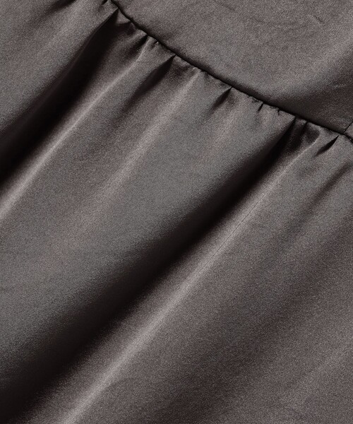 Demi-Luxe BEAMS（デミルクス ビームス）の「Demi-Luxe BEAMS / サテン ギャザー キャミソールワンピース（ワンピース・レディース・グレー/ブラック・36/38）」の21枚目の写真
