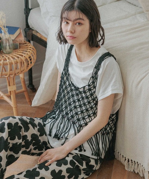 niko and...(ニコアンド)の「マクラメフリンジベスト(ベスト・レディース・ブラック/アイボリー・FREE)」の1枚目の写真
