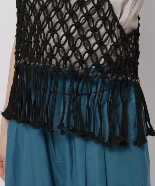 niko and...(ニコアンド)の「マクラメフリンジベスト(ベスト・レディース・ブラック/アイボリー・FREE)」の13枚目の写真