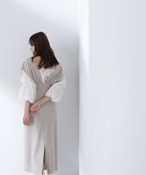 NATURAL BEAUTY BASIC(ナチュラルビューティーベーシック)の「◇Vネックギャザーナロージャンスカ(ジャンパースカート・レディース・ブラック/ベージュ/ブラウン・MEDIUM/SMALL)」の19枚目の写真