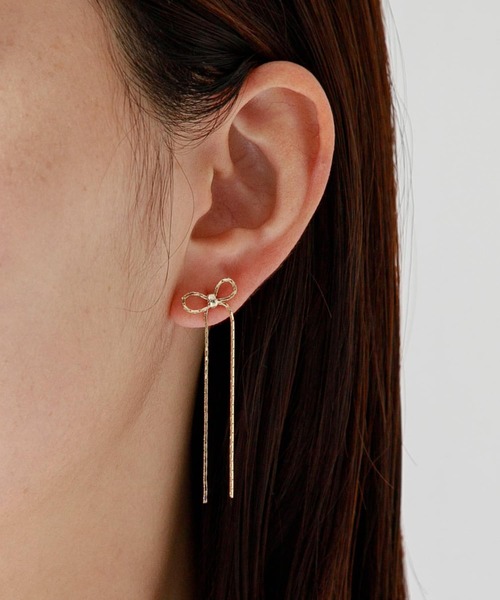 URBAN RESEARCH Sonny Label（アーバンリサーチサニーレーベル）の「メタルリボンピアス（ピアス（両耳用）・レディース・ゴールド/シルバー・ONE）」の2枚目の写真