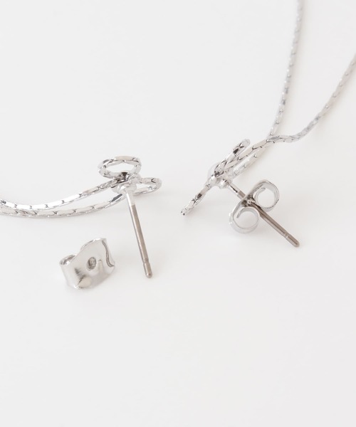 URBAN RESEARCH Sonny Label（アーバンリサーチサニーレーベル）の「メタルリボンピアス（ピアス（両耳用）・レディース・ゴールド/シルバー・ONE）」の6枚目の写真