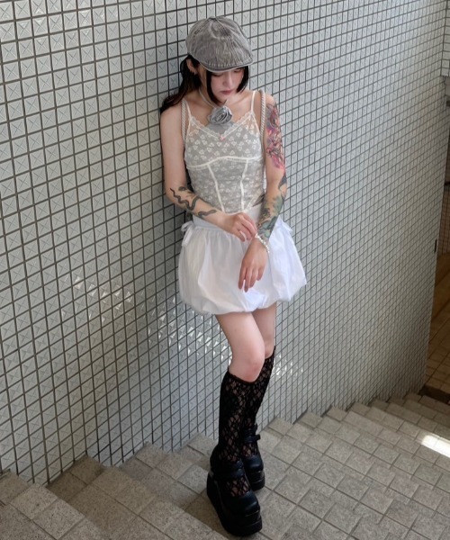 CRANK(クランク)の「韓国ブランド CRANK クランク ROSE HALTER NECK TOP ローズトップス ホルターネックトップス ワンポイントトップス スリムトップス 袖なしトップス 韓国ファッション 韓国ストリート バレエコア(チューブトップ・レディース・グレー/ブラック・ONE SIZE)」の18枚目の写真
