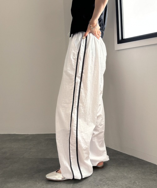 ISOOK(アイスー)の「【ISOOK / アイスー】サイドラインナイロンパンツ / サイドラインパンツ カーゴパンツ ジャージ トラックパンツ ZOZOTOWN限定(その他パンツ・レディース・チャコールグレー/グレー/ホワイト・FREE)」の20枚目の写真