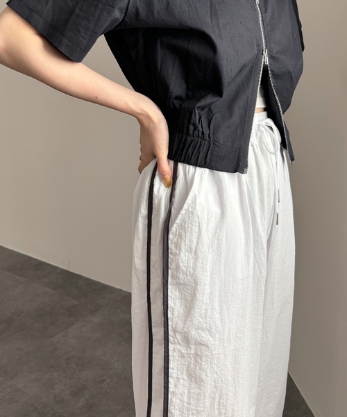 ISOOK(アイスー)の「【ISOOK / アイスー】サイドラインナイロンパンツ / サイドラインパンツ カーゴパンツ ジャージ トラックパンツ ZOZOTOWN限定(その他パンツ・レディース・チャコールグレー/グレー/ホワイト・FREE)」の16枚目の写真