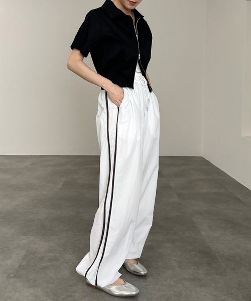 ISOOK(アイスー)の「【ISOOK / アイスー】サイドラインナイロンパンツ / サイドラインパンツ カーゴパンツ ジャージ トラックパンツ ZOZOTOWN限定(その他パンツ・レディース・チャコールグレー/グレー/ホワイト・FREE)」の15枚目の写真