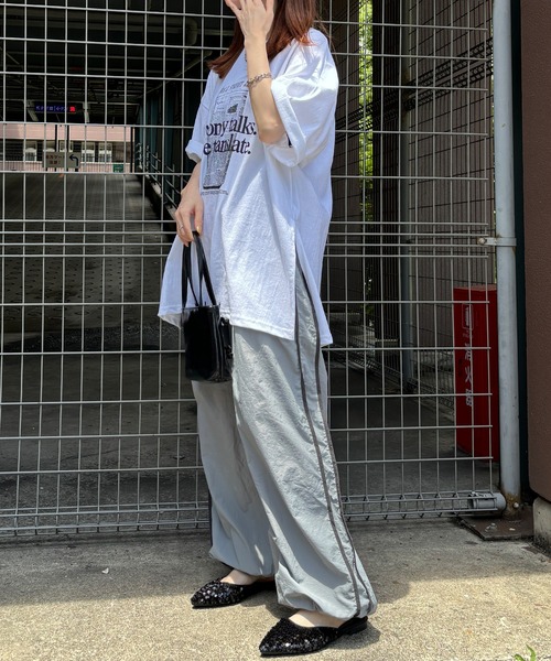 ISOOK(アイスー)の「【ISOOK / アイスー】サイドラインナイロンパンツ / サイドラインパンツ カーゴパンツ ジャージ トラックパンツ ZOZOTOWN限定(その他パンツ・レディース・チャコールグレー/グレー/ホワイト・FREE)」の13枚目の写真
