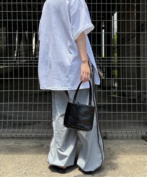 ISOOK(アイスー)の「【ISOOK / アイスー】サイドラインナイロンパンツ / サイドラインパンツ カーゴパンツ ジャージ トラックパンツ ZOZOTOWN限定(その他パンツ・レディース・チャコールグレー/グレー/ホワイト・FREE)」の7枚目の写真