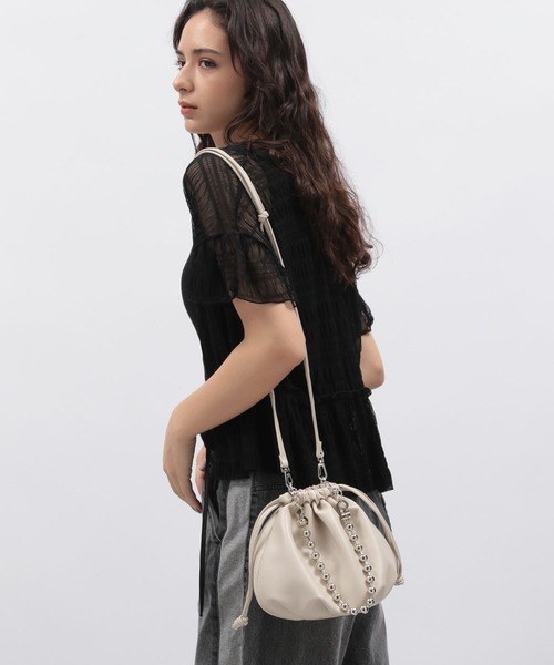 LAKOLE（ラコレ）の「チェーンハンドル2WAYショルダーバッグ / 132223（ショルダーバッグ・レディース・シルバー/ブラック/グレイッシュベージュ・FREE）」の3枚目の写真