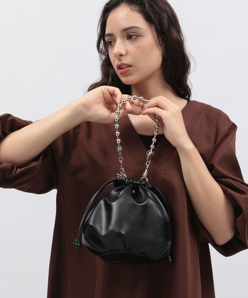 LAKOLE（ラコレ）の「チェーンハンドル2WAYショルダーバッグ / 132223（ショルダーバッグ・レディース・シルバー/ブラック/グレイッシュベージュ・FREE）」の2枚目の写真