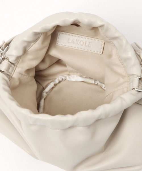 LAKOLE（ラコレ）の「チェーンハンドル2WAYショルダーバッグ / 132223（ショルダーバッグ・レディース・シルバー/ブラック/グレイッシュベージュ・FREE）」の4枚目の写真