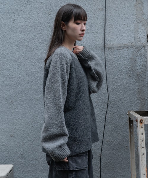 INTER FACTORY（インターファクトリー）の「しの - ラグランスリーブシャギーニット / Raglan Sleeve Shaggy Knit　made in INTER FACTORY（ニット/セーター・メンズ・グレー/チャコールグレー・SMALL/MEDIUM/LARGE）」の16枚目の写真
