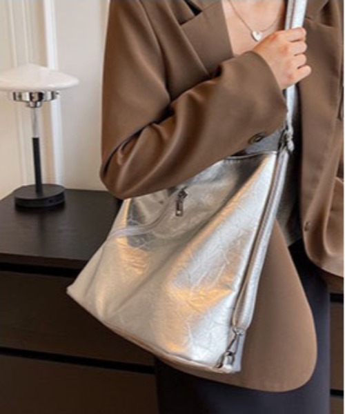 gossip!ロサンゼルス(ゴシップロサンゼルス)の「2WAYワンハンドルミニポケショルダー / トートバッグ/A4収納可能(ショルダーバッグ・レディース・シルバー/ブラック/オフホワイト/ブラウン・FREE)」の16枚目の写真