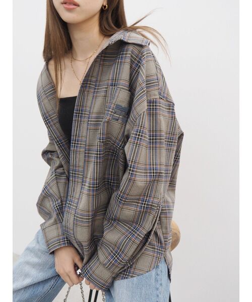 EVRIS（エヴリス）の「ワンポイントオーバーシャツ（シャツ/ブラウス・レディース・ホワイト/ピンク/その他1・FREE）」の3枚目の写真