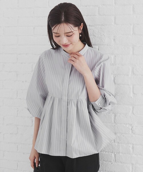 index(インデックス)の「◆ラメラインペプラムブラウス【洗濯機洗い可/イージーアイロン/防シワ】(シャツ/ブラウス・レディース・ベージュ系その他6/ホワイト系5/グレー系2/サックスブルー系2・40/38/42/36)」の2枚目の写真