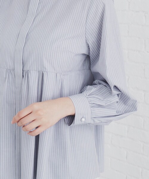 index(インデックス)の「◆ラメラインペプラムブラウス【洗濯機洗い可/イージーアイロン/防シワ】(シャツ/ブラウス・レディース・ベージュ系その他6/ホワイト系5/グレー系2/サックスブルー系2・40/38/42/36)」の5枚目の写真