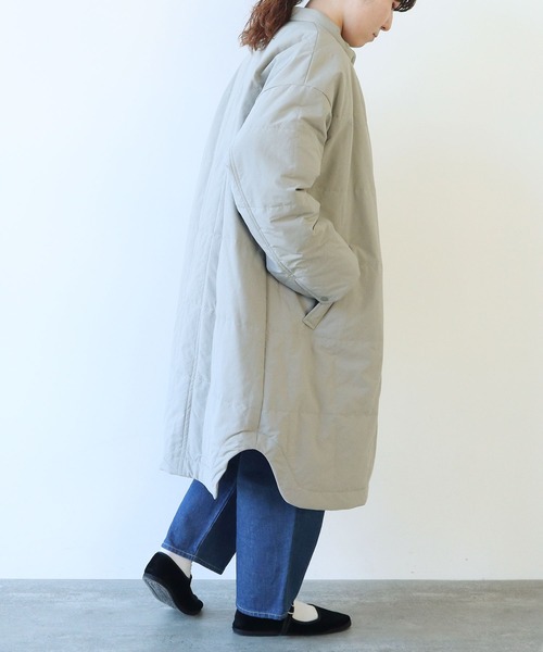 yuni（ユニ ）の「エボダウン ワイド バンドカラーシャツコート