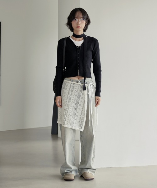 UNE MANSION(ユヌマンション)の「サイドスリットストリングリボン起毛ニットレースラップスカート(スカート・レディース・ブラック/アイボリー・FREE)」の3枚目の写真