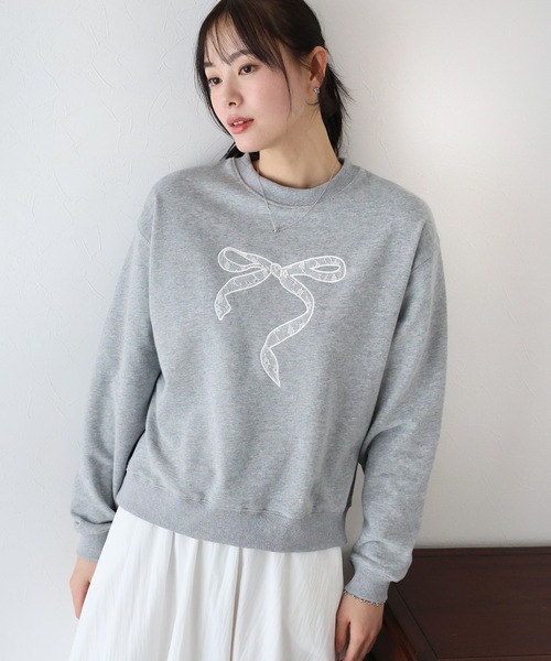 BLUEEAST(ブルーイースト)の「レースリボン刺繍スウェット(スウェット・レディース・チャコールグレー/グレー/アイボリー・MEDIUM)」の3枚目の写真