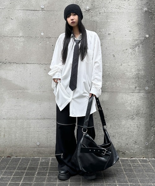 LVEU.（ラブユ.）の「【LVEU.】ベルトデザインビッグショルダーバッグ / バッグ BAG 鞄 かばん ショルダー 斜め掛け 大きめ A4 通学 ブラック（ショルダーバッグ・レディース・ブラック・FREE）」の13枚目の写真