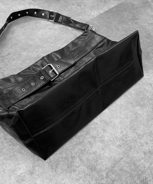 LVEU.（ラブユ.）の「【LVEU.】ベルトデザインビッグショルダーバッグ / バッグ BAG 鞄 かばん ショルダー 斜め掛け 大きめ A4 通学 ブラック（ショルダーバッグ・レディース・ブラック・FREE）」の18枚目の写真