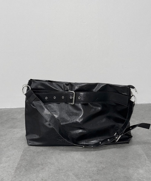 LVEU.（ラブユ.）の「【LVEU.】ベルトデザインビッグショルダーバッグ / バッグ BAG 鞄 かばん ショルダー 斜め掛け 大きめ A4 通学 ブラック（ショルダーバッグ・レディース・ブラック・FREE）」の10枚目の写真